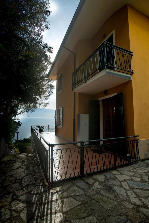 080 - La Villa Storica Il Vigneto 45B, Terrazza Sul Mare - Parcheggio Privato Gratis Moneglia Exterior photo